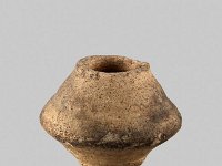 Aeg T 42  Aeg T 42, Neues Reich bis römische Zeit, Topf, Grauer Ton, H 4,8 cm, Dm 6,2 cm : Bestandskatalog Ägypten, Museumsfoto: Claus Cordes